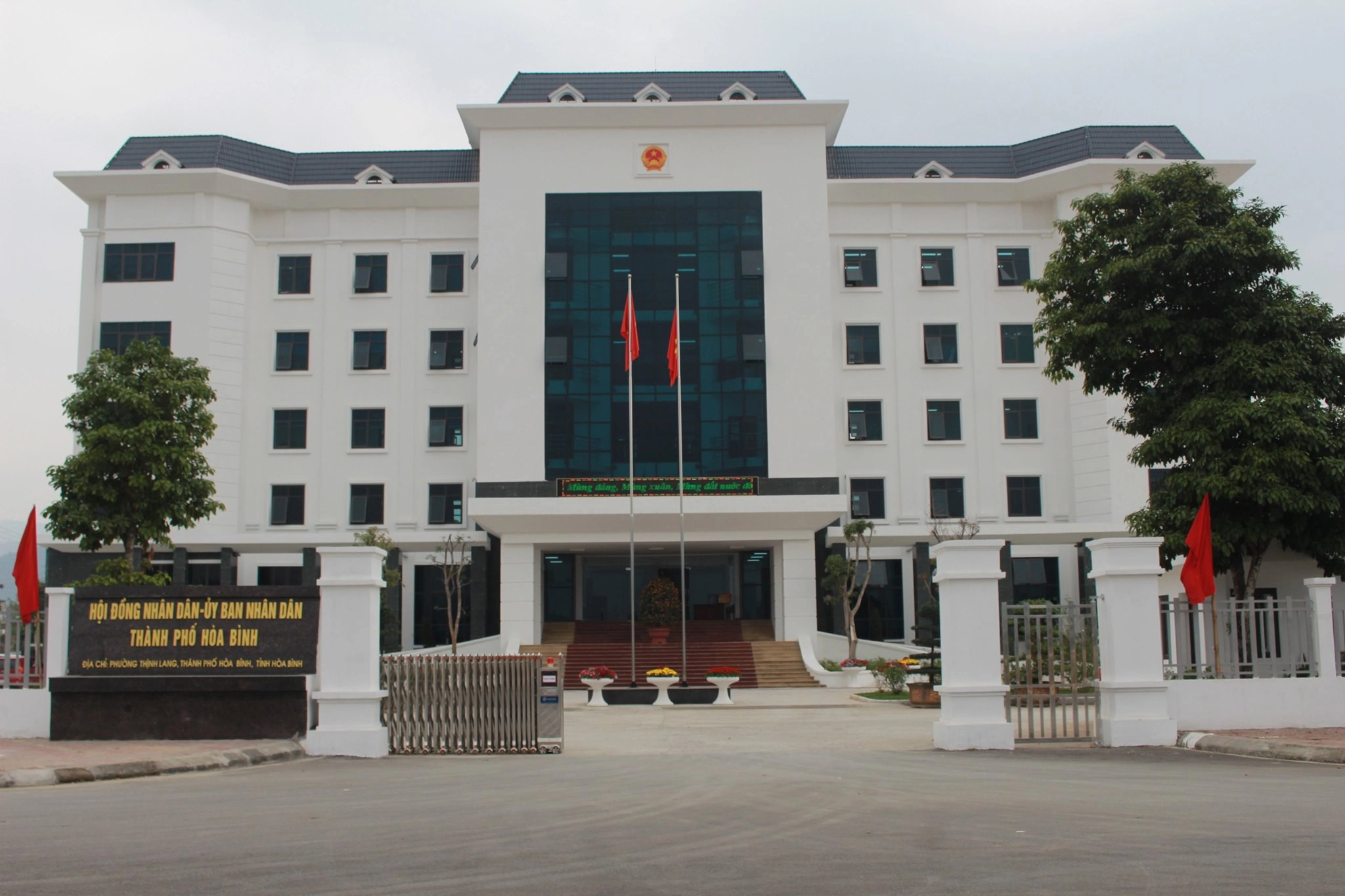 Nhôm Pma được Chỉ định Lắp đặt Tại Tòa Nhà Hội đồng Nhân Dân Tỉnh Hòa Bình