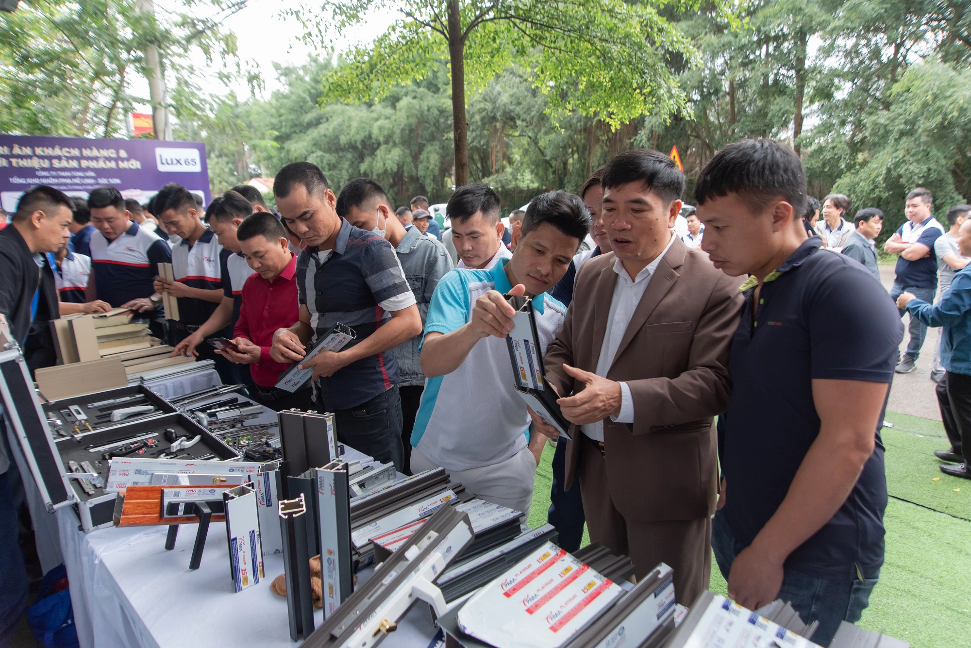 Chuong-trinh0tri-an-khach-hang-gioi-thieu-san-pham-moi-tai-tong-kho-nhom-pma-tung-van (2)