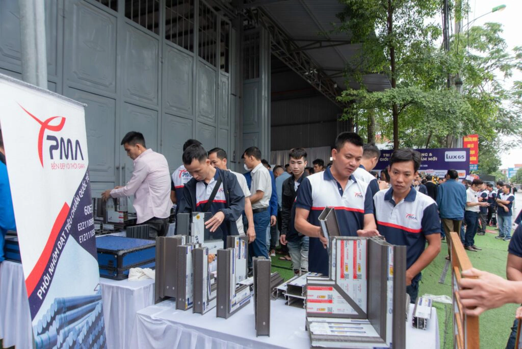 Chuong-trinh0tri-an-khach-hang-gioi-thieu-san-pham-moi-tai-tong-kho-nhom-pma-tung-van (3)