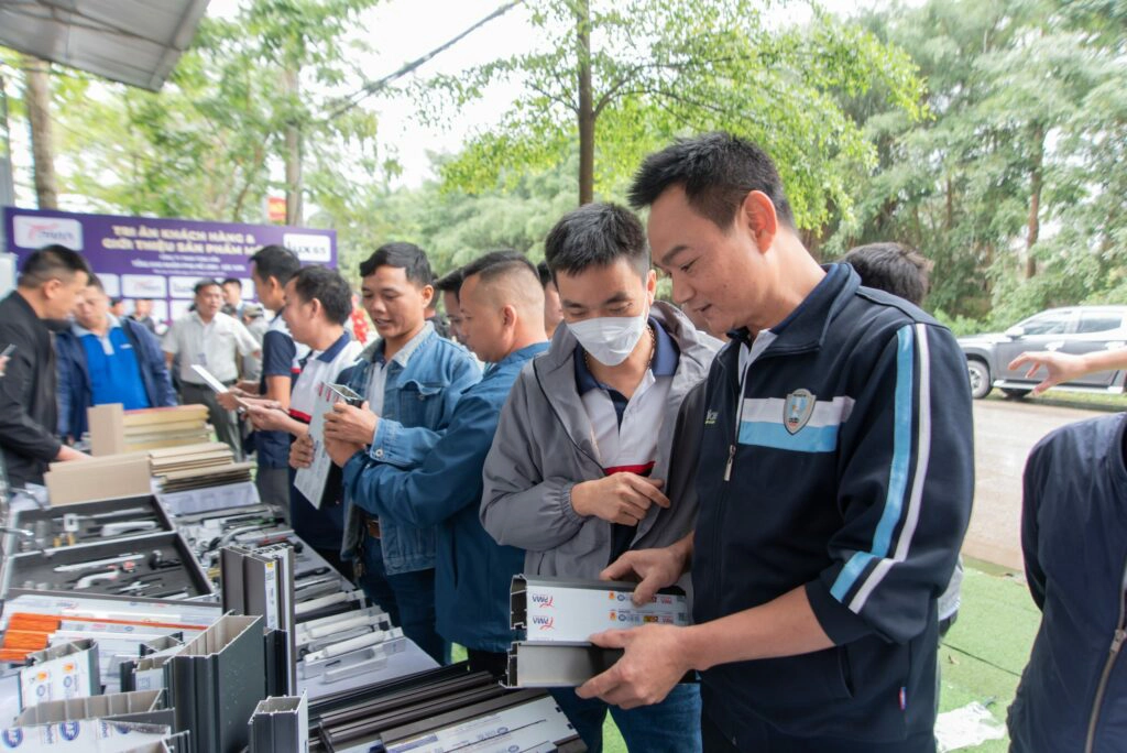 Chuong-trinh0tri-an-khach-hang-gioi-thieu-san-pham-moi-tai-tong-kho-nhom-pma-tung-van (4)