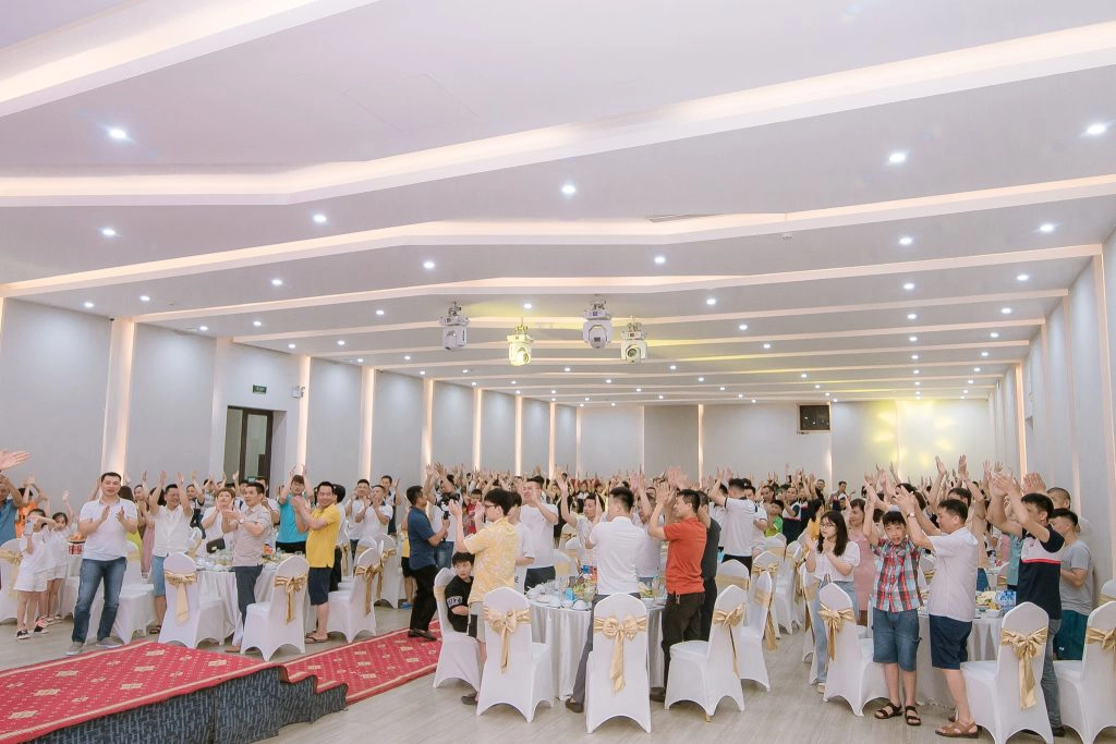 Cong-ty-hung-phat-to-chuc-tham-quan-du-lich-cho-can-bo-nhan-vien-2023 (2)