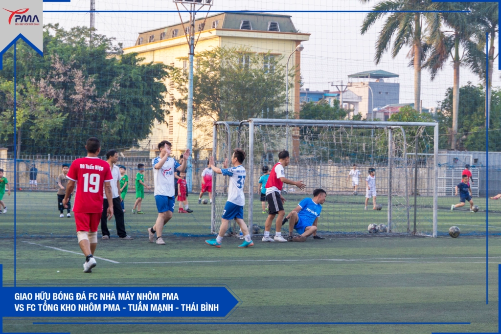 Giao-huu-bong-da-giua-fc-nhom-pma-voi-tong-kho-nhom-tuan-manh-thai-binh (11)