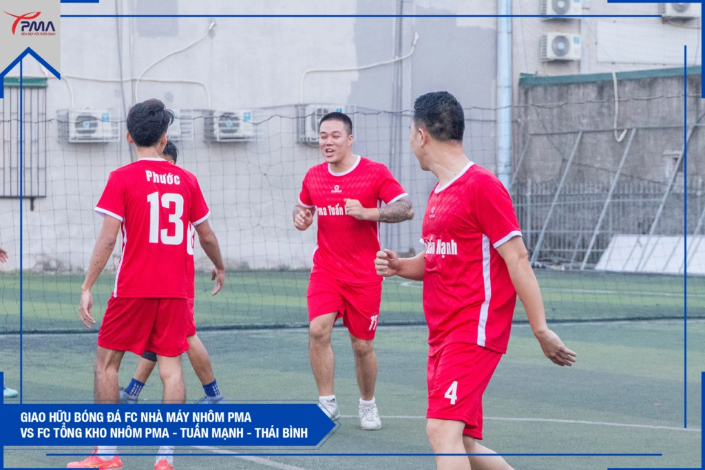 Giao-huu-bong-da-giua-fc-nhom-pma-voi-tong-kho-nhom-tuan-manh-thai-binh (4)