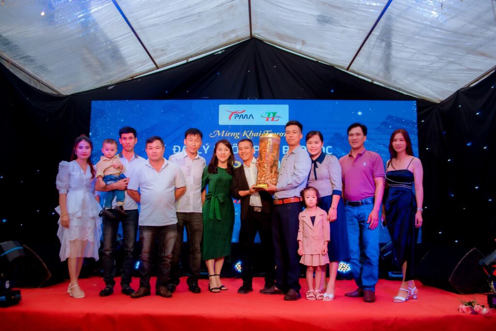 Mung-khai-truong-chi-nhanh-cong-ty-the-luc-dai-ly-nhom-pma-bao-loc (9)