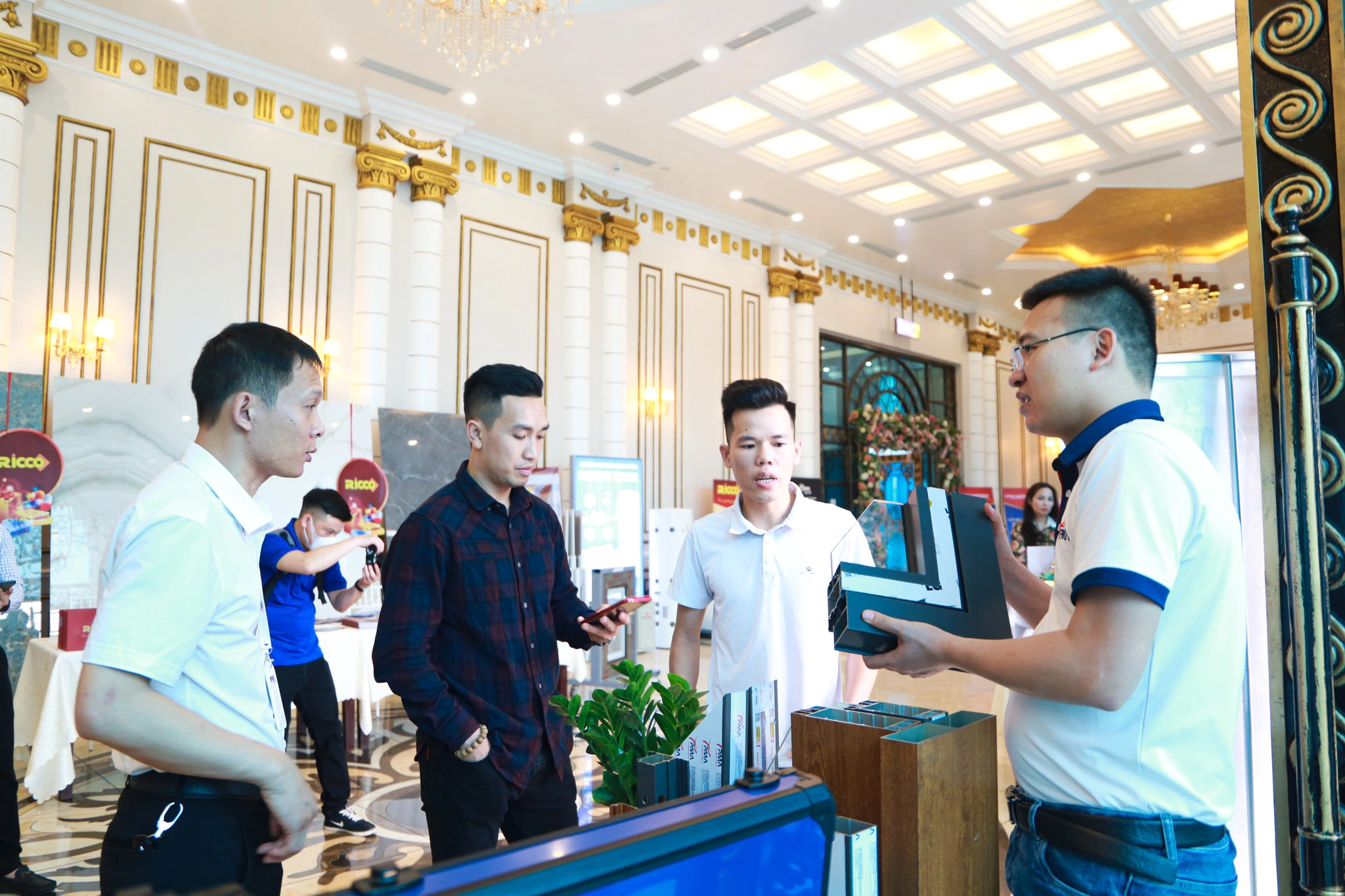 Nhom-pma-dong-hanh-cung-hoi-kien-truc-su-viet-nam-ra-mat-clb-kien-truc-su-tre-hai-duong (2)