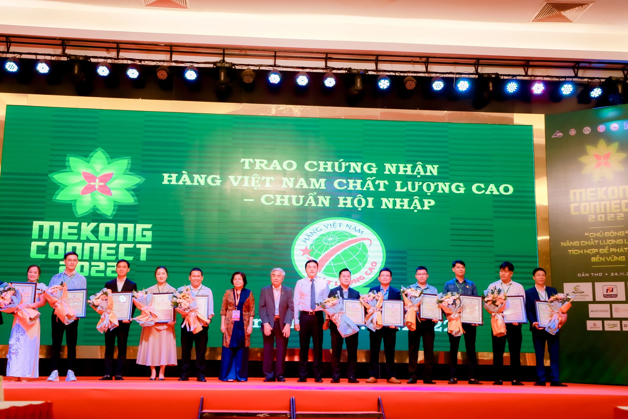 Thuong-hieu-nhom-pma-vinh-du-nhan-giai-thuong-hang-viet-nam-chat-luong-cao-chn-2022 (3)