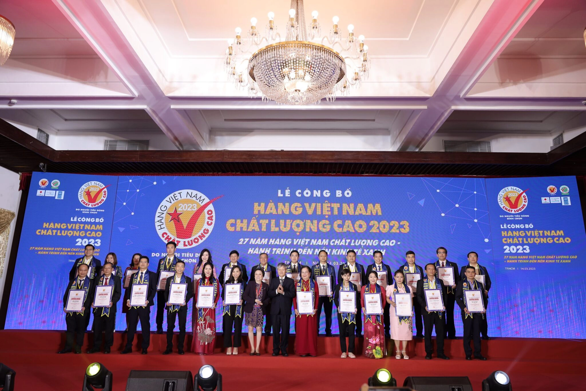 Thuong-hieu-nhom-pma=tu-hao-nhan-chung-nhan-hang-viet-nam-do-nguoi-tieu-dung-binh-chon-nam-2023 (2)