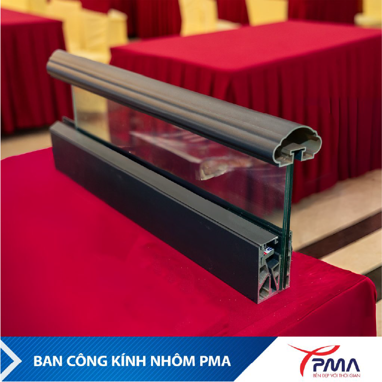 Ban-cong-nhom-kinh-pma-giai-phap-cho-nha-pho-hien-dai-04