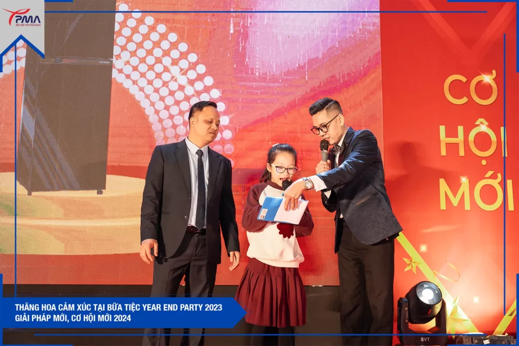 Nhom-pma-thang-hoa-cam-xuc-tai-bua-tiec-year-end-party-2023-giai-phap-moi-co-hoi-moi-2024 (14)