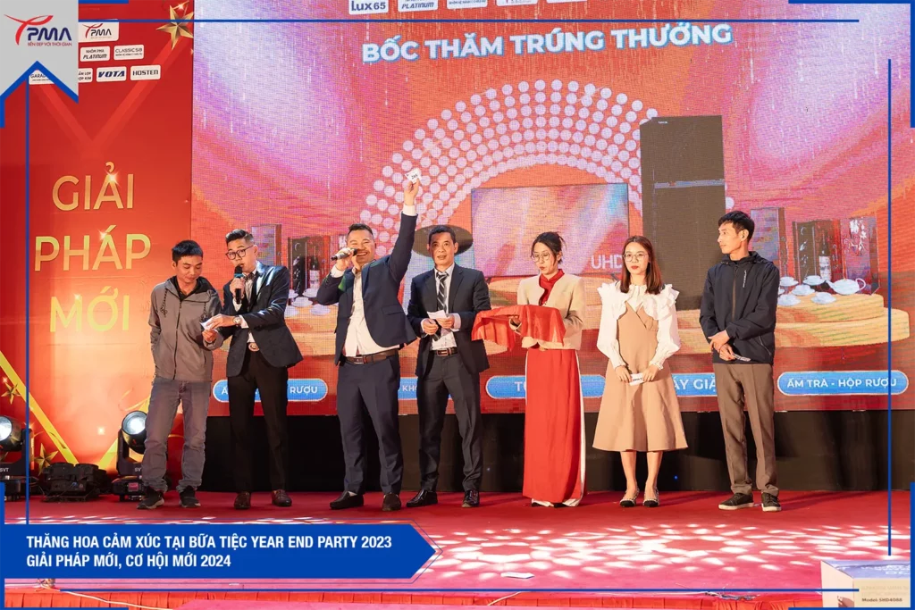 Nhom-pma-thang-hoa-cam-xuc-tai-bua-tiec-year-end-party-2023-giai-phap-moi-co-hoi-moi-2024 (15)